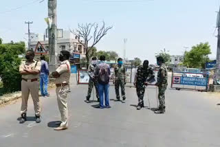 roads are closed around the bhodhan by the police in nizamabad due to corona effect