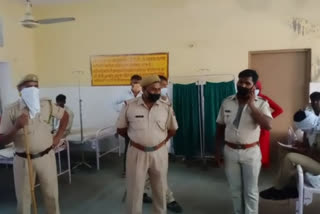 Bharatpur news, Stone pelting on policemen, lockdown