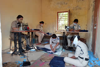 Women of police family are making masks