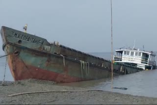 Again Bangladeshi Barge drowned due to tide in South 24paragana