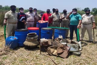 raw liquor with made material seized by begunia police