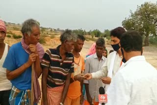 ETV Bharat helped the needy in Hazaribagh