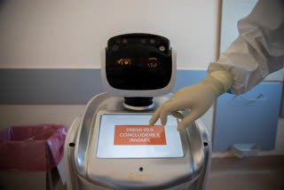 Robots help nurses in Italy care for virus patients