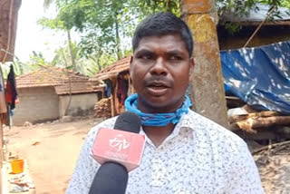 homeless  tribal families  facing problem  അകമ്പാടം ട്രൈബൽ വില്ലേജ്  ആദിവാസി കുടുംബം  ഭവന നിർമ്മാണം  കുടിവെള്ള ക്ഷാമം