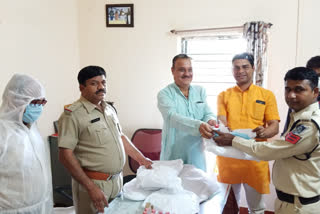 Socialist Chunnilal Nebhanani distributed protection kit to police staff
