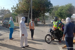 The villagers sealed road themselves through the village due to corona in dichaon