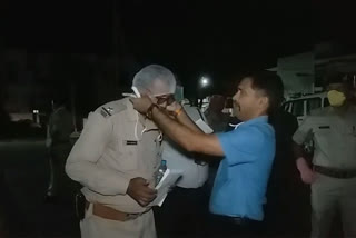 sp  honored the police personnel posted at the checking point by offering them tea in satna