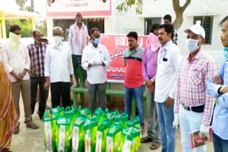 Distribution of rice and essential commodities under TPTF in mahabubabad