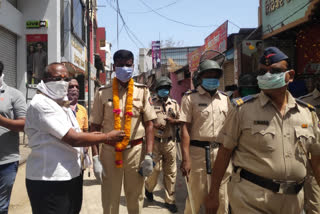 flowers on Jintur Police