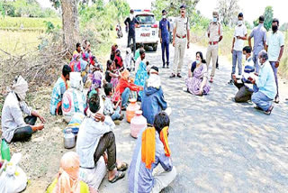 eenadu-etv bharath migrant laborer with India's initiative in mahabubabad