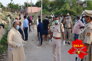 DCP Anto Alphonse visited Najafgarh vegetable and cereal markets regarding lockdown