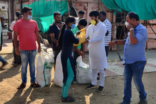 ct ravi distributed ration to poor family due to corona lock down