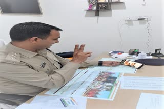 picture-of-policeman-talking-to-his-family