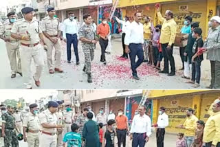 Citizens showered flowers on police fighting with corona virus