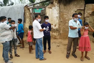 Free mask distributes in poor people at bramhagiri