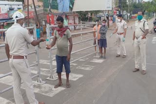 commissionerate police distribute the masks to needy