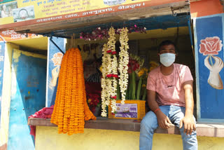 ছাড় মিললেও বেচাকেনা নেই ফুলের দোকানে