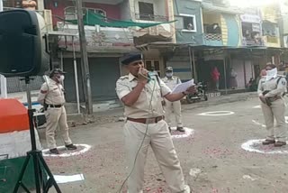 jhabua-police-gave-message-to-maintain-social-distancing-by-singing-a-song