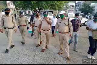 Jabalpur IG meets family members of policemen, distributes masks and sanitizers