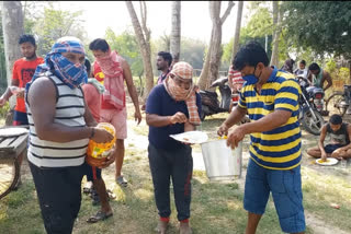 cooked-food-distribute-at-bhadrak-for-lock-down