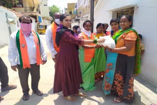 bjp leader Chaitanya ramesh distributed food items to poor people at karimnagr district