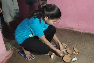 Girl breaks piggy bank for fodder for cows in chhatrpur