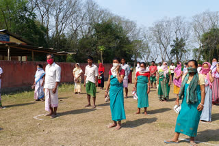 বাক্সাত আৰ্তজনলৈ সহায়ৰ হাতত