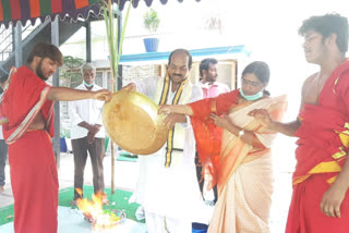 anakapalli mp satyavathi done a homam