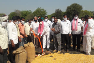 mla shankar naik inaugurated Grain buying centers at chinna mupparam and yerrabelli gudem villages at mahabubabad