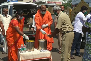 Shivacharya Swamiji distributed breakfast to the police officers and thanked