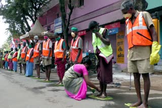 பாத பூஜை செய்த பாஜகவினர்