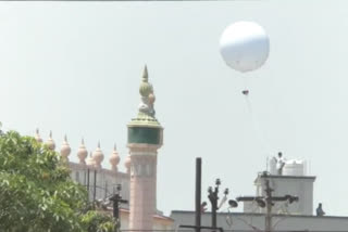 Vadodara police will keep eyes on the hots pot lock down area by hydrogen balloon