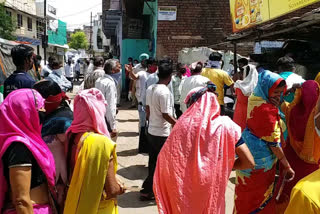 Flour packets distributed on the recommendation of Councilor to APL card holders