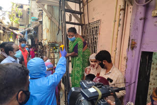 Brihanmumbai Municipal Corporation  BMC  Mumbai's largest slum  Maharashtra Medical Association  Dharavi  OVID-19 cases  ധാരാവിയിൽ പ്രദേശവാസികളുടെ സ്ക്രീനിങ് പരിശോധന ആരംഭിച്ചു  ധാരാവി  സ്ക്രീനിങ് പരിശോധന  കൊവിഡ് -19