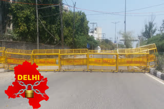 Police barricades on Ravidas Marg due to lockdown