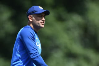 Don't push MS Dhoni into retirement, former England captain, Nasser Hussain, ସନ୍ୟାସ ଆଡକୁ ଧୋନିଙ୍କୁ ଠେଲି ଦିଅ ନାହିଁ,  ନାସିର ହୁସୈନ, ମହେନ୍ଦ୍ର ସିହଂ ଧୋନି, ପୂର୍ବତନ ଇଂଲଣ୍ଡ ଅଧିନାୟକ