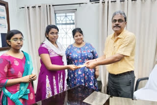 two student donated their scholarship money to cm corona relief fund