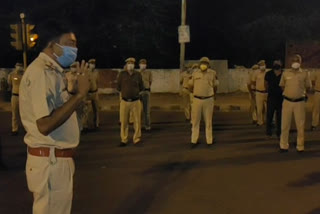 vasantkunj north sho do briefing on road in delhi over lockdown rules in delhi