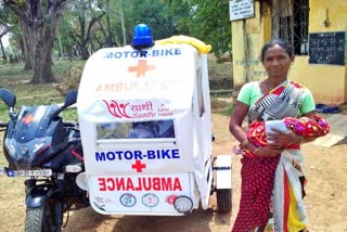 pregnant-woman-is-taken-to-hospital-with-help-of-bike-ambulance-in-narayanpur