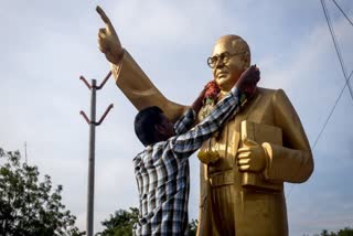 public banned from floral tribute to leaders statu