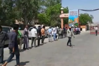 Entry of common people closed in Sahibabad vegetable market of Ghaziabad