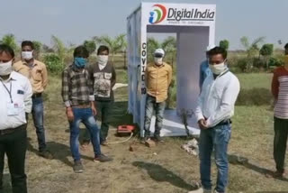 youngsters made a sanitizing machine from Jugaad in Mandla