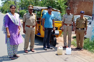 cheap liquor caught by police at anakapalli