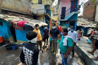 MLA Vikas Upadhyay visits jaundice affected township in Raipur