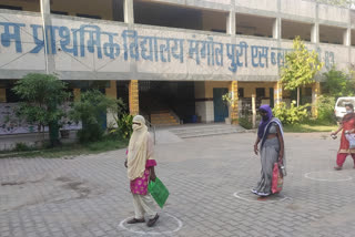 Social workers are also helping in government help in Mongolpuri during lockdown