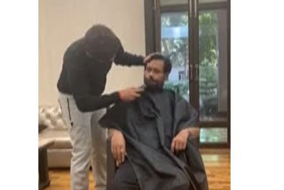 LJP President Chirag Paswan trimming beard of his father Ram Vilas Paswan