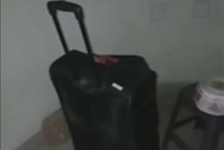 COVID-19 lockdown  suitcase  Mangaluru  coronavirus  സുഹൃത്തിനെ പെട്ടിക്കുള്ളില്‍ ഒളുപ്പിച്ച് കടത്താന്‍ ശ്രമം; വിദ്യാര്‍ഥികള്‍ പിടിയില്‍  കൊവിഡ്‌  മംഗലാപുരം