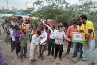 distribution-of-food-from-the-nomadic-community-kalaburagi