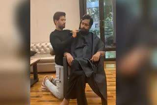 Chirag Paswan shaves dad Ram Vilas Paswan's beard amid Coronavirus lockdown 2020