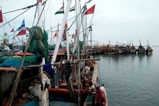 pakistani-security-agencies-firing-to-four-indian-fishing-boats-in-gujarat